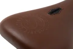 Sunday Badge Brown Pivotal Sele